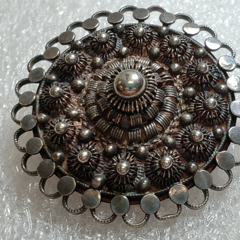 Vintage Silver Tone Brooch costume jewelry G331